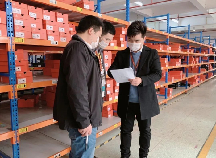 555000jc赌船物流仓储管理者现场了解情况